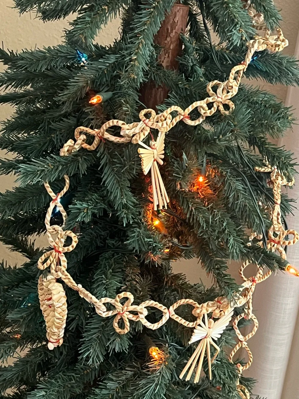 N/A straw tree
